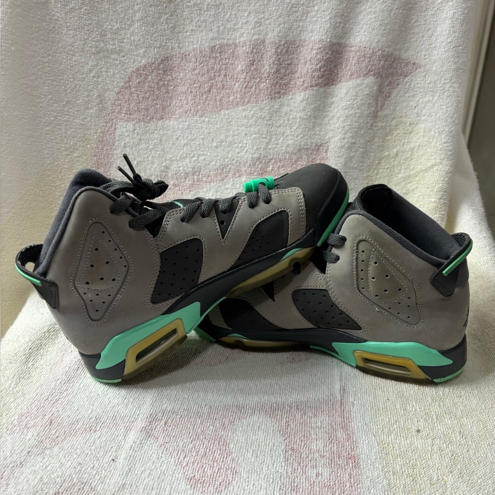 Jordan Kids Black and Gray Sneakers with Green Accents - Picture 5 of 7